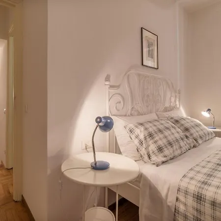 A Peaceful Retreat 2 Minutes From Piazza Navona - Fromhometorome Rome